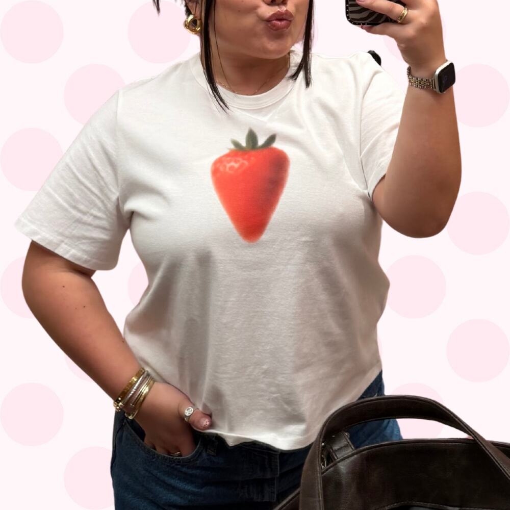 Things Between White Strawberry Graphic Cropped T-Shirt Size Large